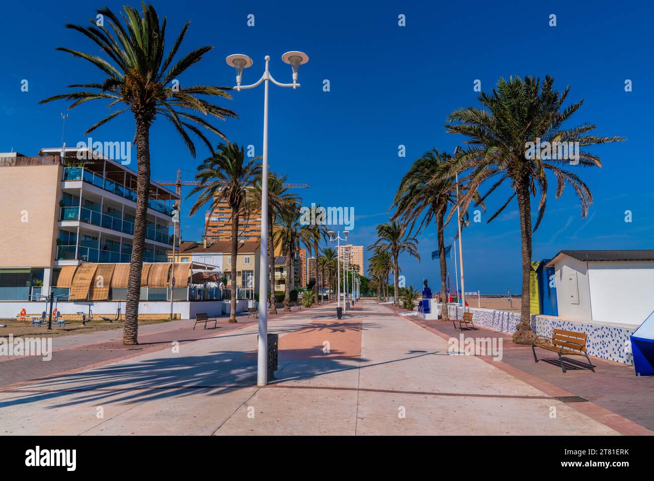 La Pobla de Farnals, a nord di Valencia, in Spagna, conosciuta anche come Playa Puebla de Farnals, sul mar Mediterraneo Foto Stock