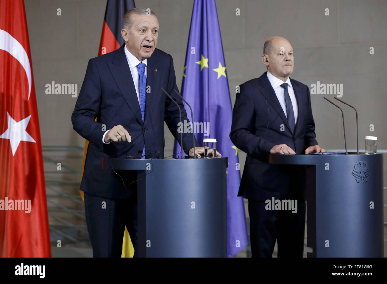 Berlino, Germania, 17 novembre 2023. Il presidente turco, Recep Tayyip Erdogan, è ricevuto dal cancelliere tedesco Olaf Scholz. Foto Stock