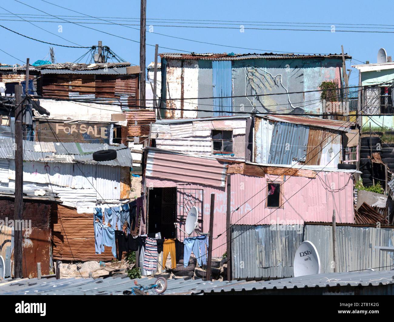 Una foto scattata nella cittadina di Khayelitsha, in Sudafrica, uno dei posti più pericolosi del mondo. Foto Stock