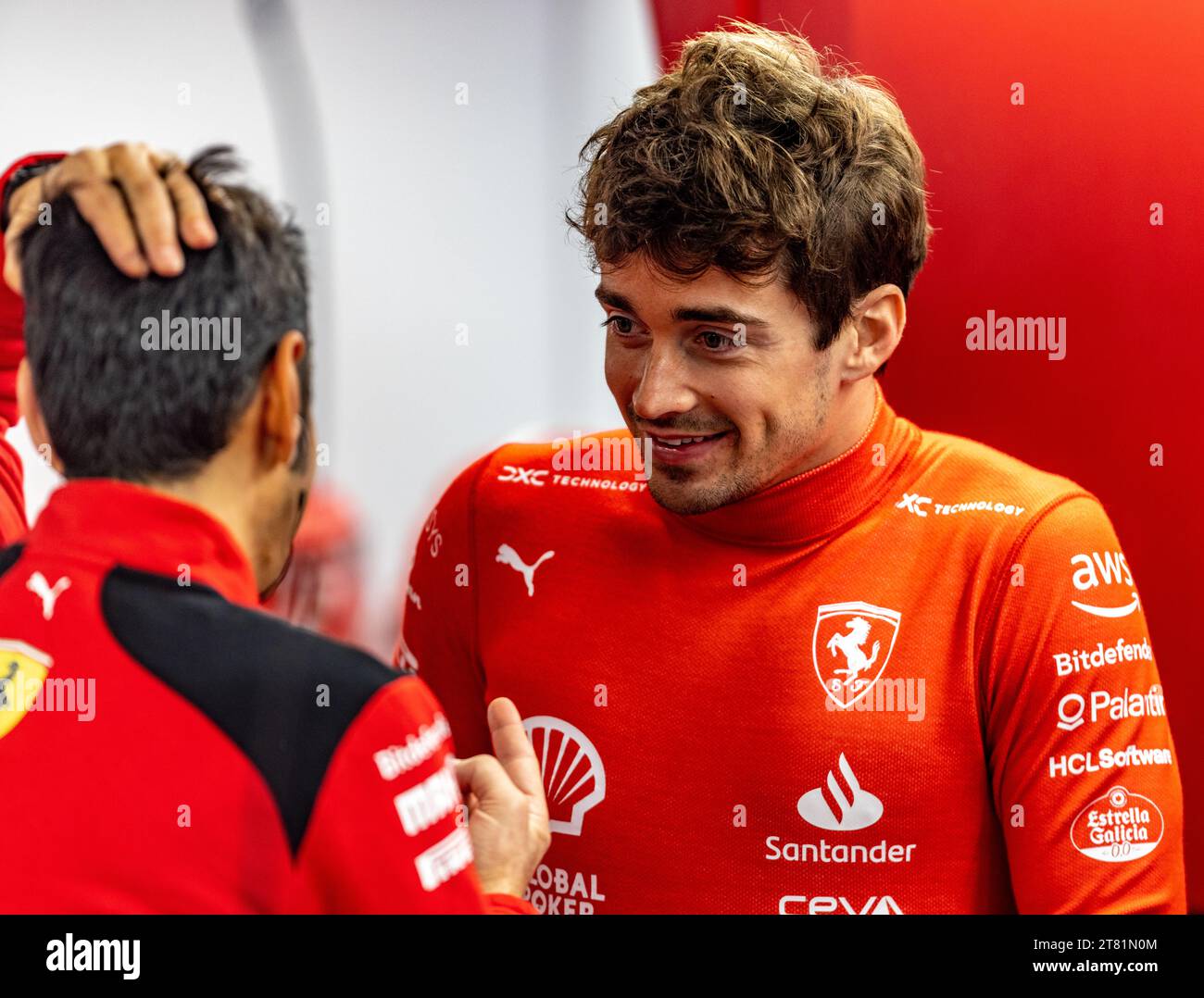 Las Vegas, Nevada - 17 novembre 2023: Charles Leclerc, pilota della scuderia n. 16 Ferrari F1, gareggia nel Gran Premio di Las Vegas d'argento Heineken sul Las Vegas Strip Circuit. Crediti: Nick Paruch / Alamy Live News Foto Stock