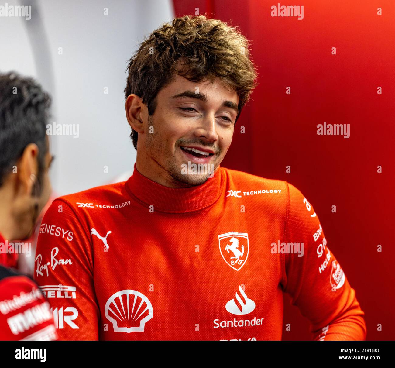Las Vegas, Nevada - 17 novembre 2023: Charles Leclerc, pilota della scuderia n. 16 Ferrari F1, gareggia nel Gran Premio di Las Vegas d'argento Heineken sul Las Vegas Strip Circuit. Crediti: Nick Paruch / Alamy Live News Foto Stock