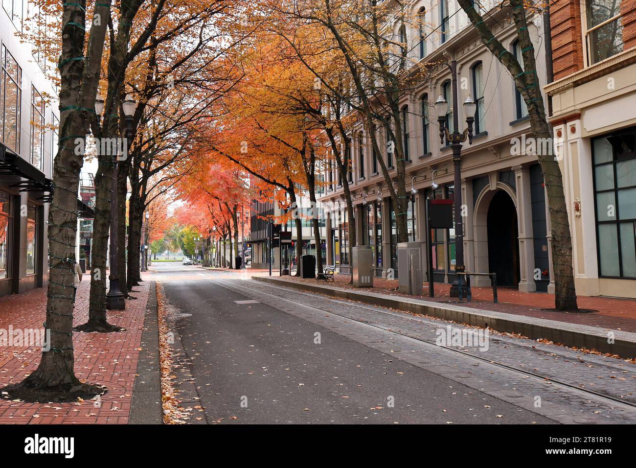 Streets of Portland: Crocevia di Morrison e Third nel centro di Portland (Oregon) in una splendida giornata autunnale. Foto Stock