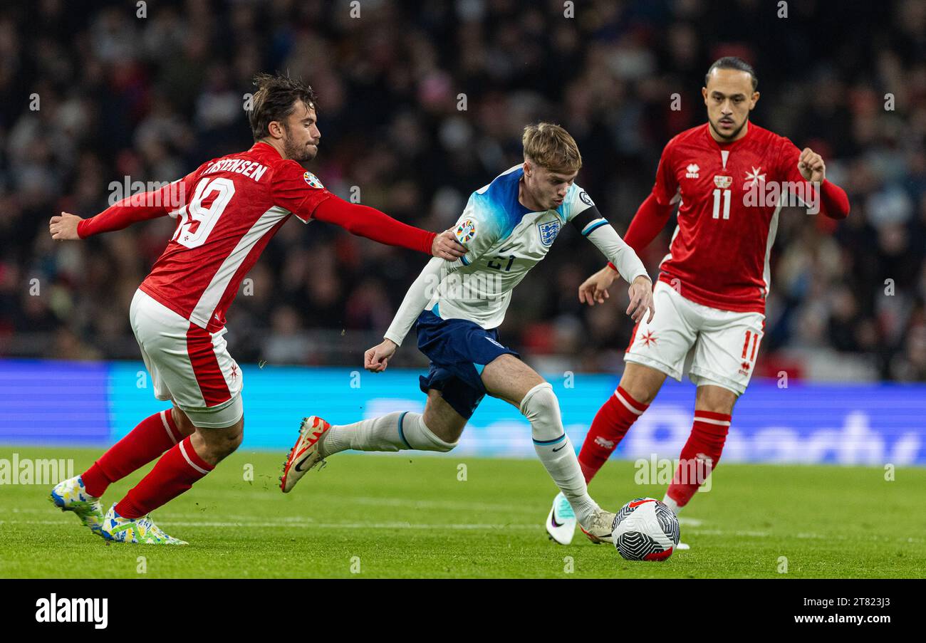 Londra, Regno Unito. 18 novembre 2023. L'inglese Cole Palmer (C) gareggia durante la partita di qualificazione a UEFA EURO 2024 gruppo C tra Inghilterra e Malta a Londra, in Gran Bretagna, il 17 novembre 2023. Crediti: Xinhua/Alamy Live News Foto Stock