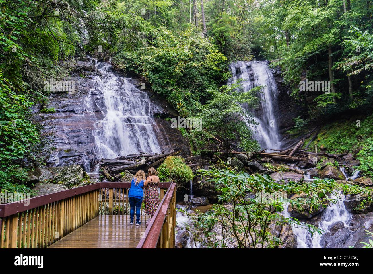 Una splendida cascata Anna ruby a Helen, Georgia, Stati Uniti Foto Stock