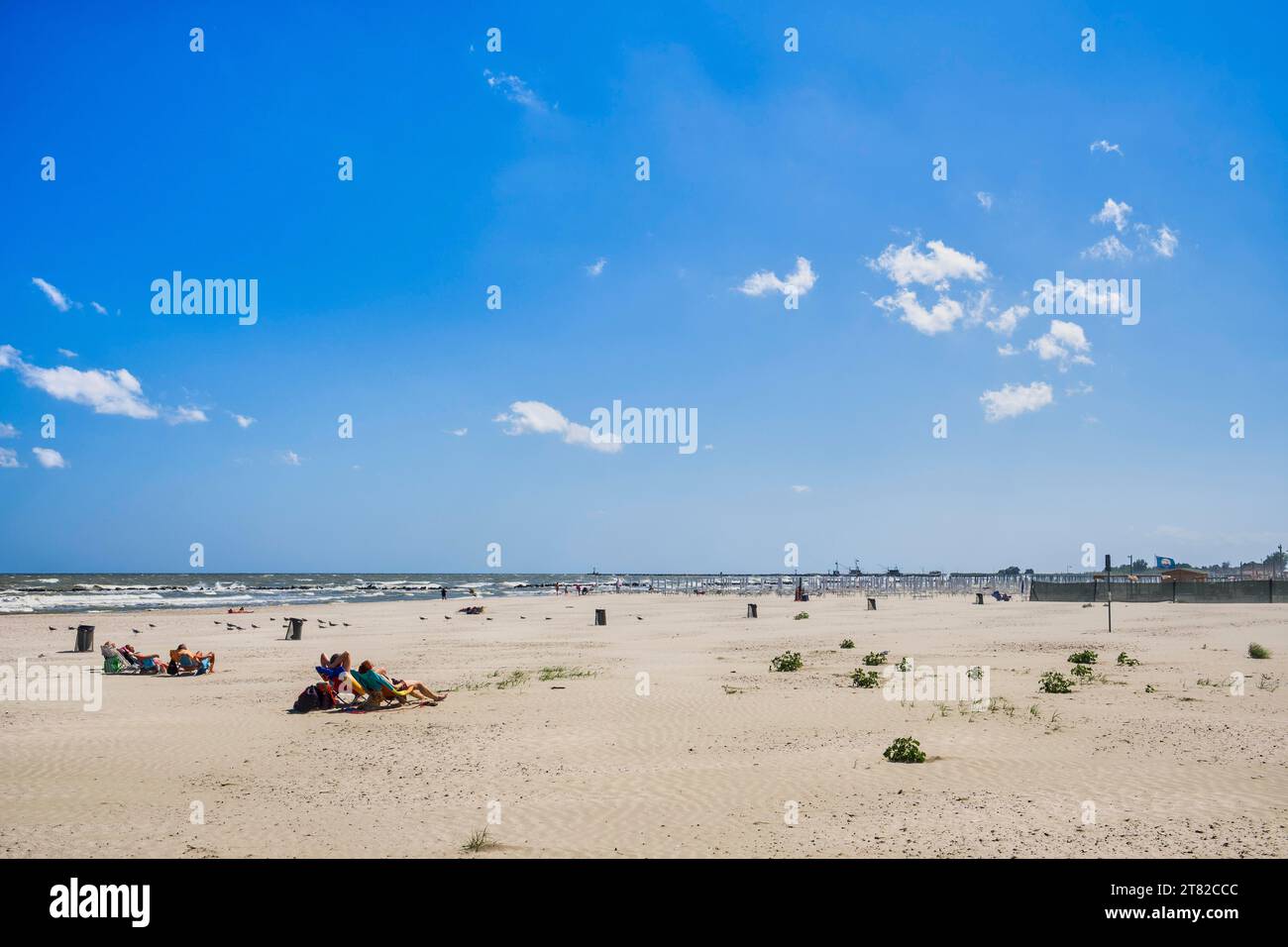 Fuori stagione sulla spiaggia di Porto Garibaldi, Lidi di Comacchio, Emilia-Romagna, Italia Foto Stock