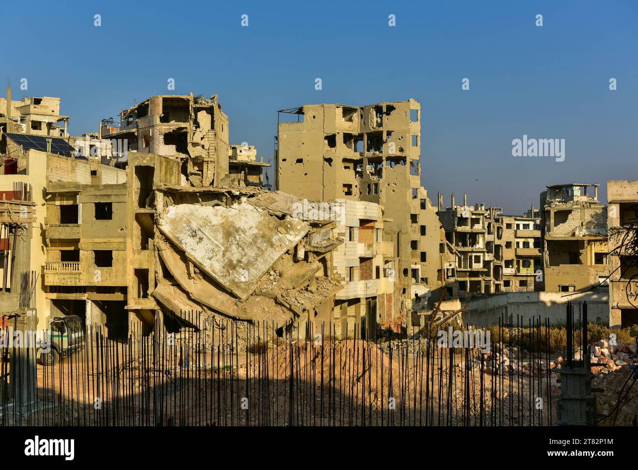 Bombardato il quartiere di Homs, Siria, inverno 2022 Foto Stock