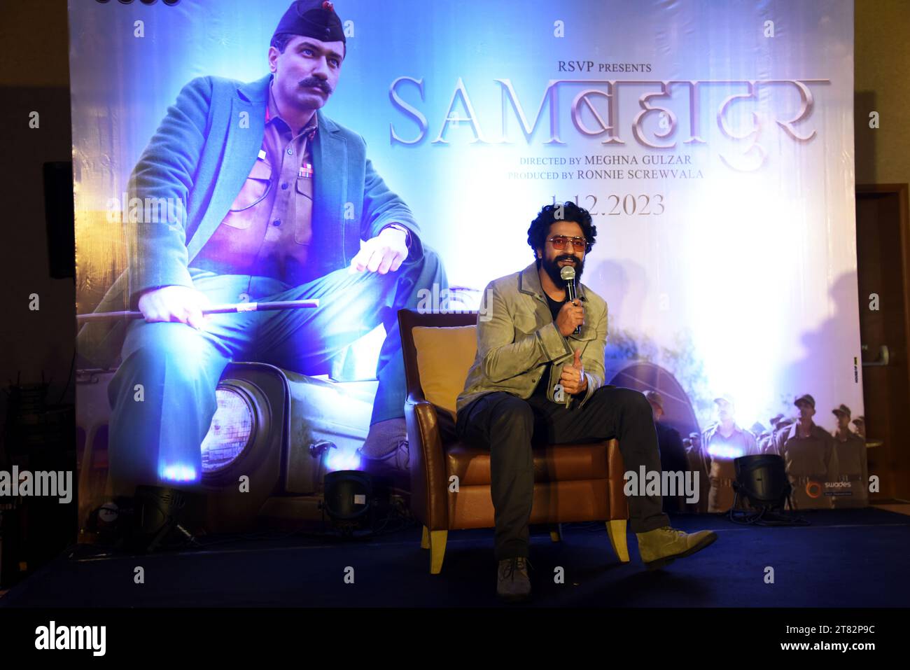 Kolkata, India. 17 novembre 2023. L'attore di Bollywood Vicky Kaushal partecipa al prossimo film "Sam Bahadur" a Calcutta, in India, il 17 novembre 2023. (Foto di Debajyoti Chakraborty/NurPhoto)0 crediti: NurPhoto SRL/Alamy Live News Foto Stock