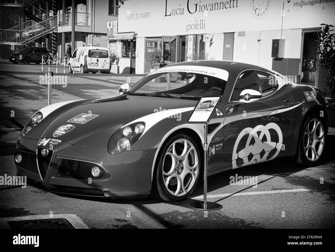 Varano, Italia - 11 novembre 2023: ALFA ROMEO 4 C COMPETIZIONE Luxury E DREEM IN ESPOSIZIONE Foto Stock