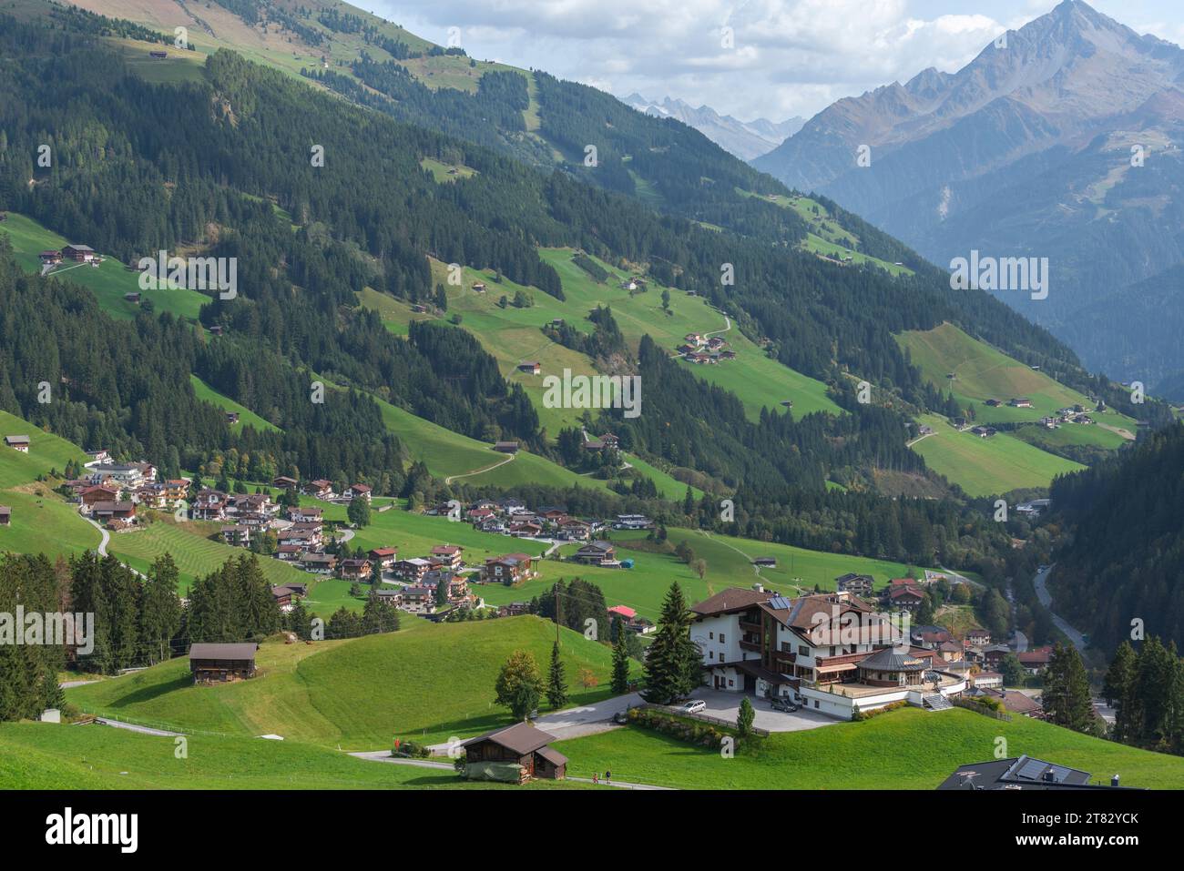 Villaggio turistico Lanersbach, Vorder-Lahnersbach, paesaggio rurale, alpino, Valle Tuxertal, Alpi Zillertaler, Tirolo, Austria Foto Stock