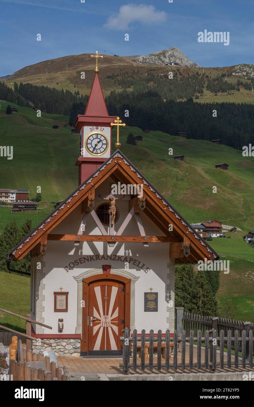 Cappella Rosenkranzkapelle a Gemais, villaggio alpino di Tux-Lahnersbach, Valle Tuxtal, Alpi dello Zillertal, Tirolo, Austria, Europa Foto Stock