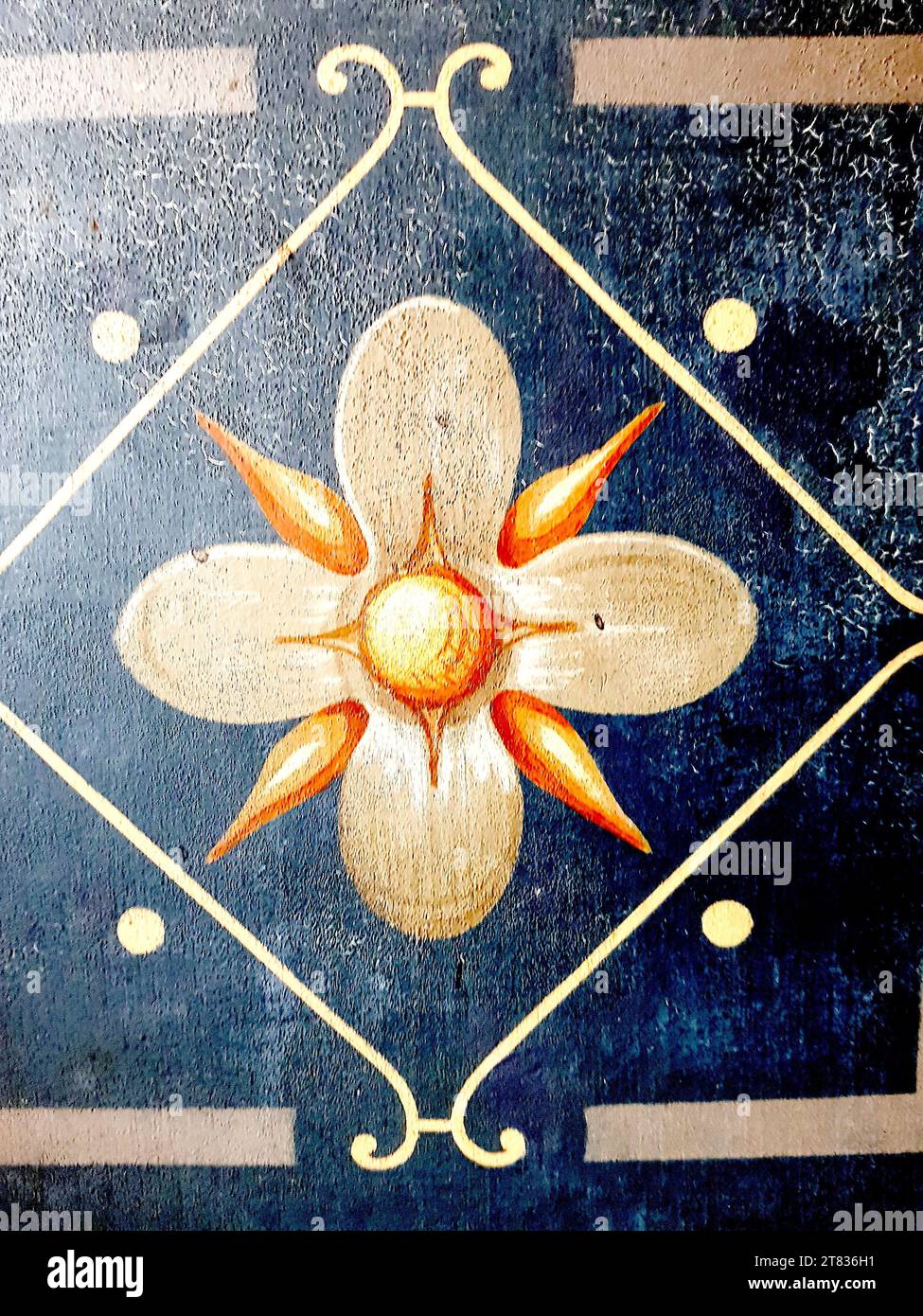 Primo piano di un antico motivo floreale. Foto Stock