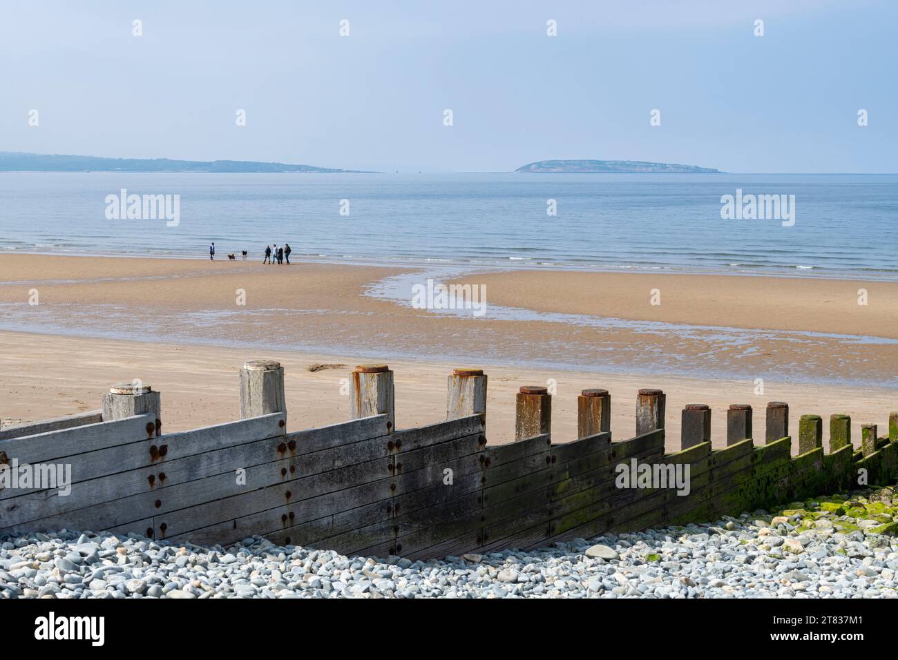 Penmaenmawr Beach nella contea di Conwy, sulla costa del Galles del Nord. Foto Stock