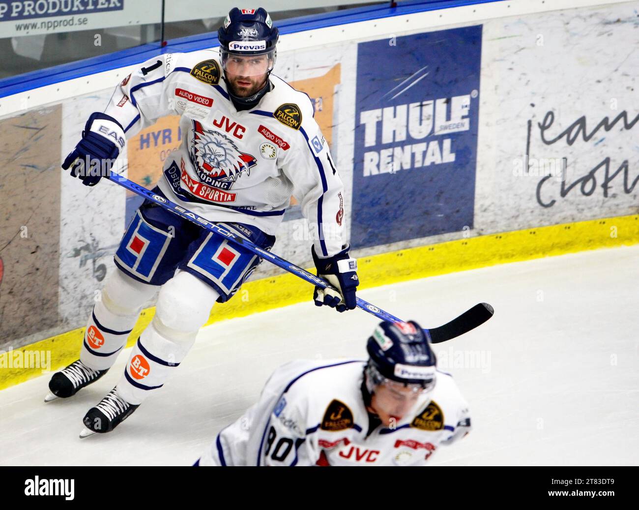 HV71 vs. Linköping hockey club, Kinnarps arena, Jönköping, Svezia. Linköping hockey club n.. 11 Josef Melichar e no 80 Mattias Weinhandl prima della partita. Foto Stock