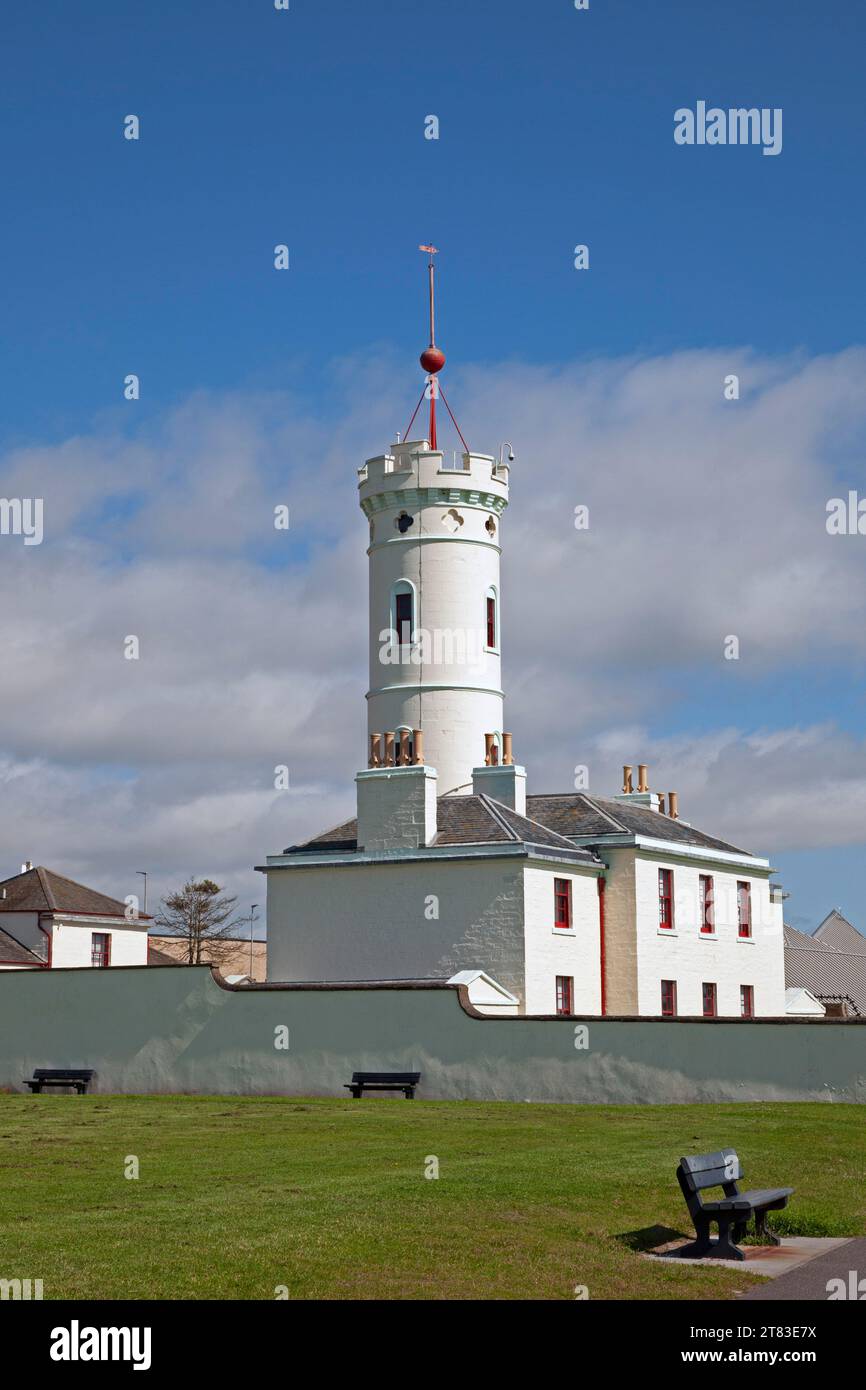 Arbroath Signal Tower Museum, Arbroath, Angus, Scozia, Regno Unito. La Signal Tower costruita nel 1813 per servire come stazione costiera per il faro di Bell Rock Foto Stock