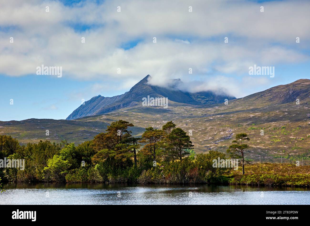 Ben More Coigach di Loch cUL Dromannan, Ross and Cromarty, Highlands scozzesi, Regno Unito Foto Stock