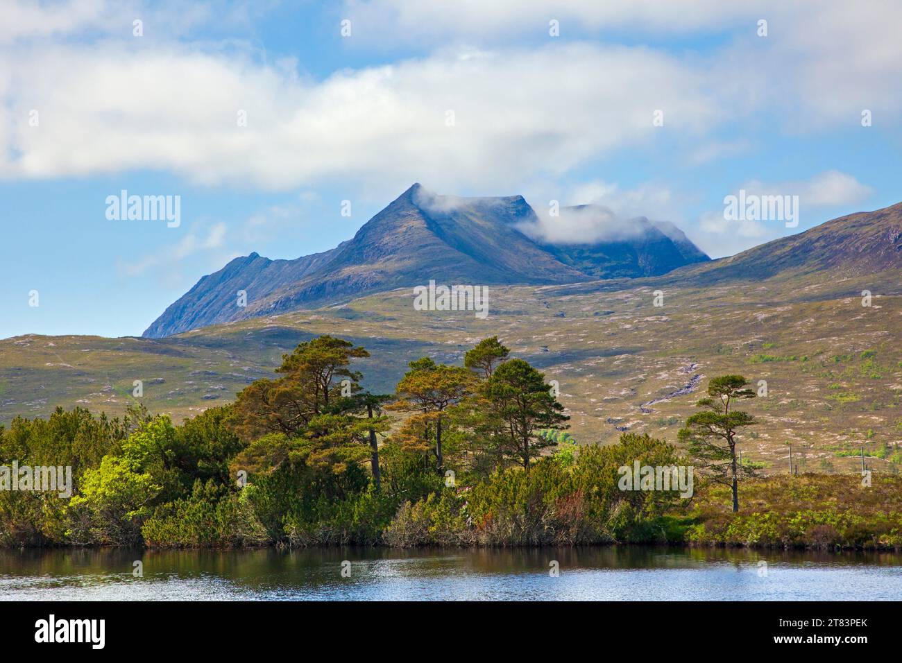 Ben More Coigach di Loch cUL Dromannan, Ross and Cromarty, Highlands scozzesi, Regno Unito Foto Stock