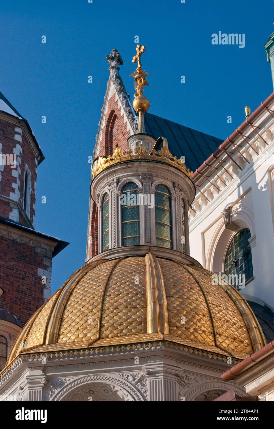 Cupola d'oro nella Cappella di Sigismondo nella Cattedrale di Wawel, Cracovia, Polonia Foto Stock