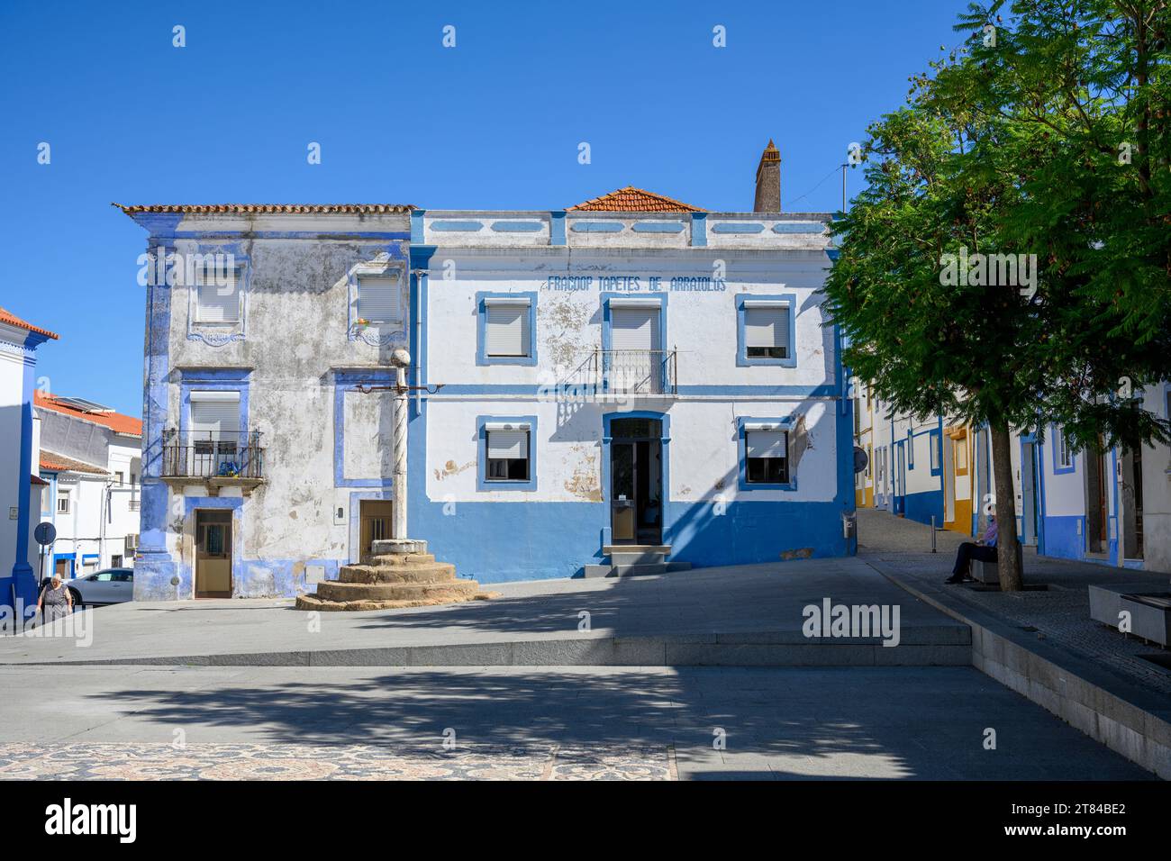 Tradizionale negozio di arazzi, Arraiolos, Portugal an Arraiolos, arazzi Arraiolos, tappeti Arraiolos o tappeti portoghesi ricci (in portoghese, Ta Foto Stock