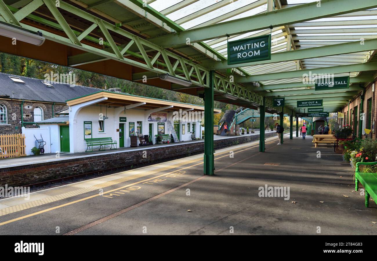 Stazione ferroviaria di Okehampton sulla Dartmoor Line nel Devon, riaperta nel 2021. Foto Stock