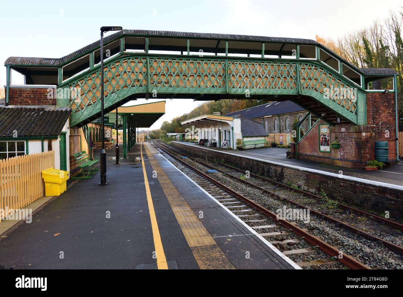 Stazione ferroviaria di Okehampton sulla Dartmoor Line nel Devon, riaperta nel 2021. Foto Stock