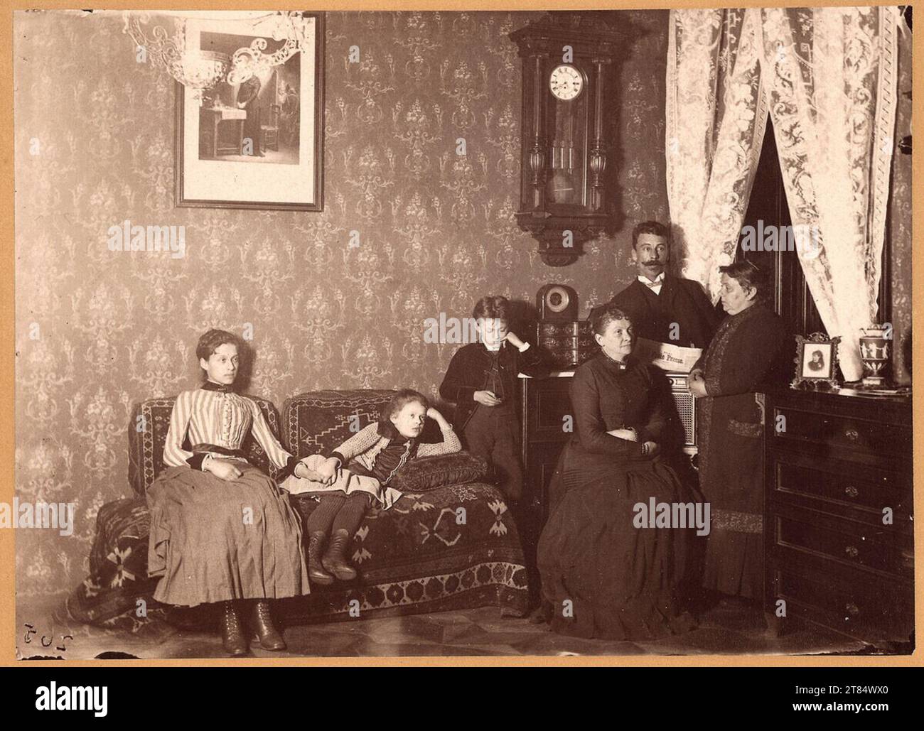 Julius Hofmann Family Portrait. Carta di albumina, su sottocartone e tableau 1889 , 1889 Foto Stock