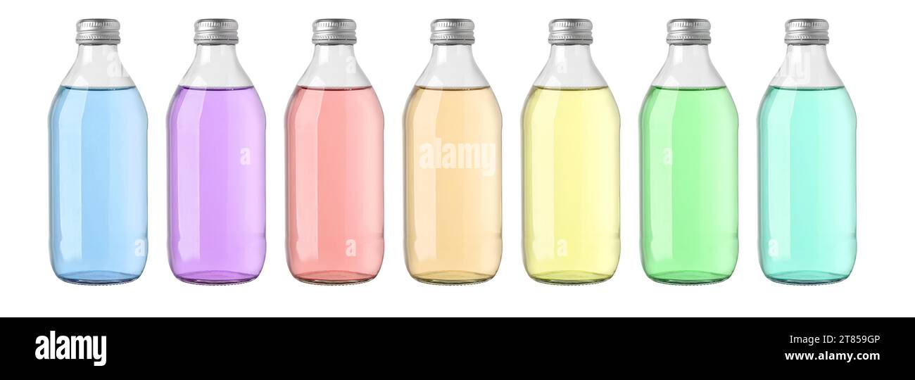 biberon per bevande analcoliche dolci su sfondo bianco con percorso di ritaglio Foto Stock