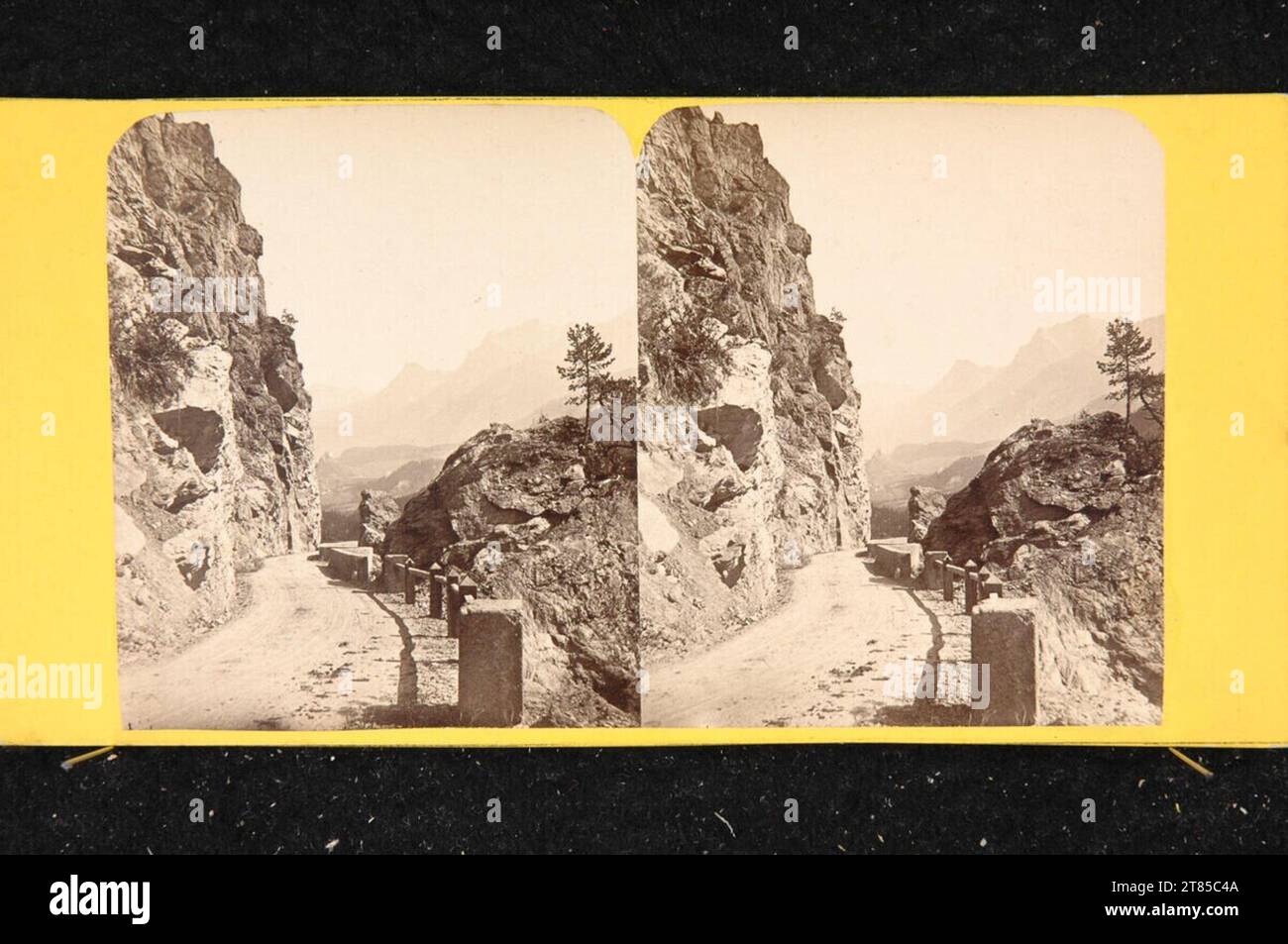 Jacques Joseph Athanase Clouzard Fels e Castello di Tarasp. Carta albumina, sulla scatola/formato stereo intorno a 1865 Foto Stock