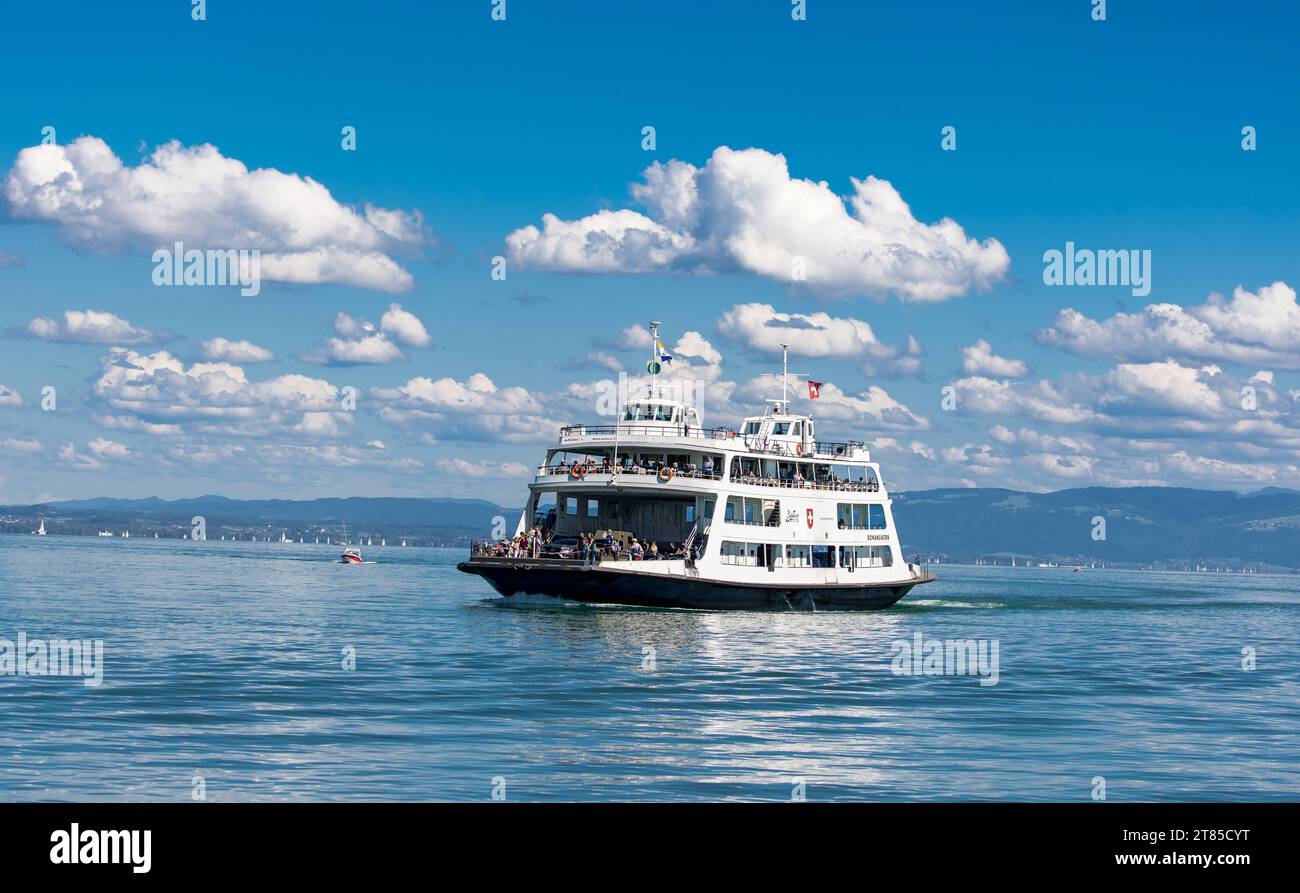 Autofähre Romanshorn die Autofähre Romanshorn fährt, aus Friedrichshafen kommend, in den Hafen von Romanshorn ein. Romanshorn, Schweiz, 21.08.2023 *** traghetto Romanshorn il traghetto Romanshorn arriva nel porto di Romanshorn da Friedrichshafen Romanshorn, Svizzera, 21 08 2023 crediti: Imago/Alamy Live News Foto Stock