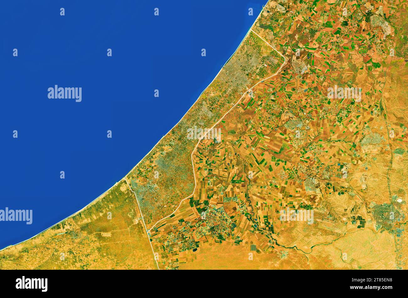 Gaza, Palestina - Mappa ravvicinata della Striscia di Gaza, vista satellitare, vista dall'alto, bordo colorato, modificato Foto Stock