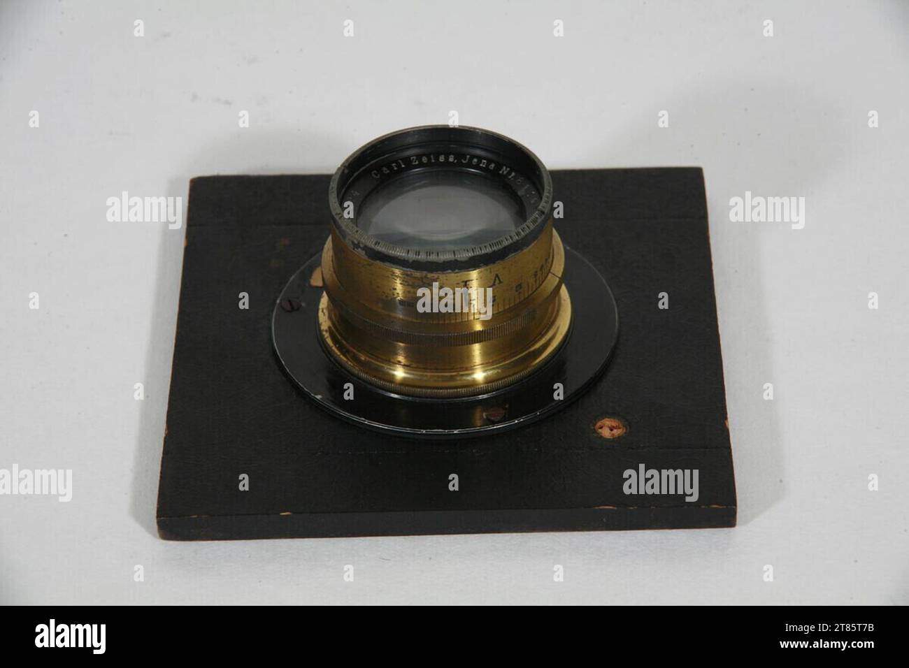 Carl Zeiss ® (Produzent in) Doppel-Anastigmat-Lens-Tessar n.. 81164, 1: 6,3 R 210 mm, DRP 142294. Legno, vetro, metallo 1902 o versioni successive Foto Stock