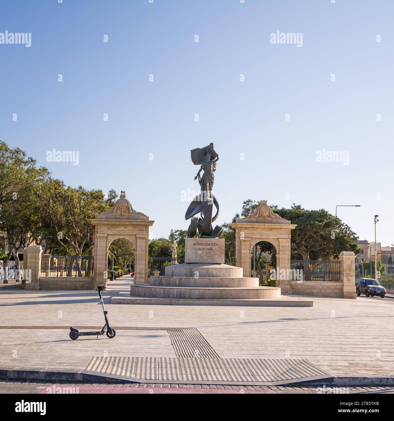 Valletta, Malta - 17 giugno 2023: Nel distretto di Floriana, monumento per l'indipendenza di Malta dal Regno Unito nel 1964 Foto Stock