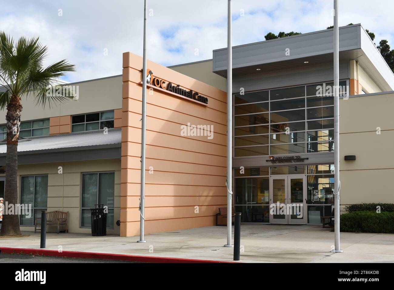 TUSTIN, CALIFORNIA - 18 Nov 2023: L'OC Animal Care Center in Victory Rd, Tustin, fornisce un rifugio temporaneo e cure mediche per anim persi e randagi Foto Stock