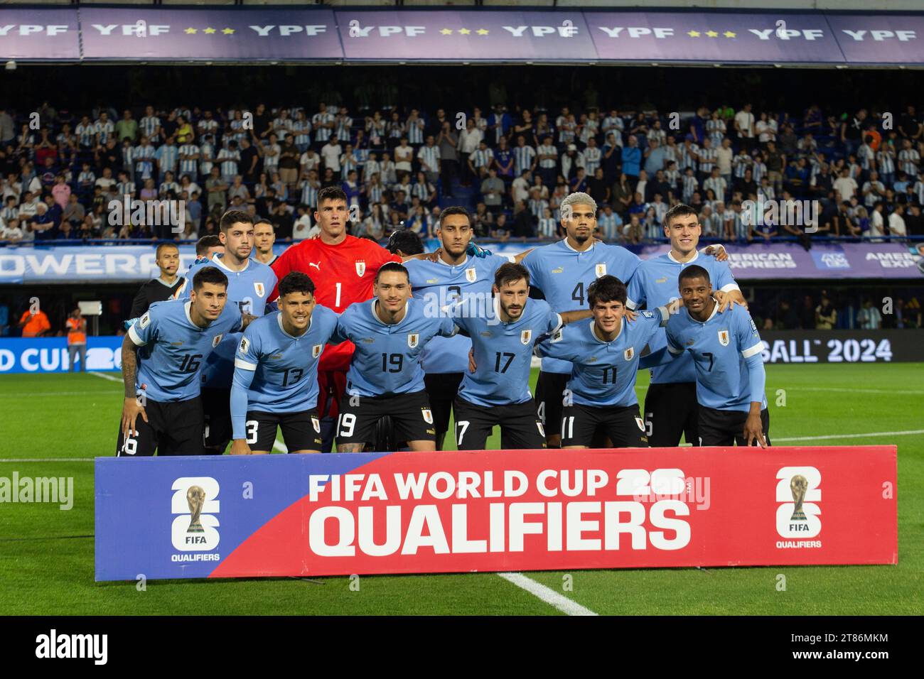 BUENOS AIRES, ARGENTINA - 16 NOVEMBRE: (L-R) squadra nazionale dell'Uruguay foto Federico Valverde, Sergio Rochet, Sebastian Caceres, Ronald Araujo, M. Foto Stock