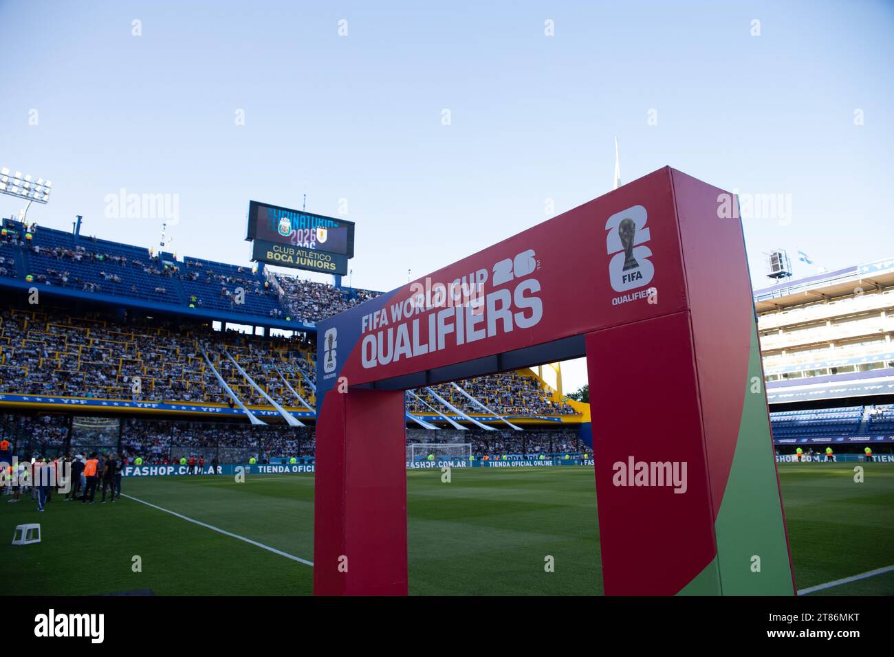 BUENOS AIRES, ARGENTINA - 16 NOVEMBRE: (Una visione generale dello stadio LA Bombonera durante una partita di qualificazione della Coppa del mondo FIFA 2026 tra Argentina e. Foto Stock