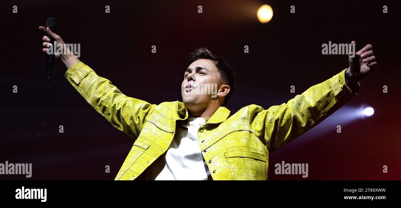 AMSTERDAM - l'artista Flemming durante un concerto all'AFAS Live. Il cantante di 27 anni è orgoglioso di poter esibirsi in questa sala da concerto un anno e mezzo dopo il suo inizio nell'industria musicale olandese. ANP RAMON VAN FLYMEN paesi bassi Out - belgio Out Foto Stock