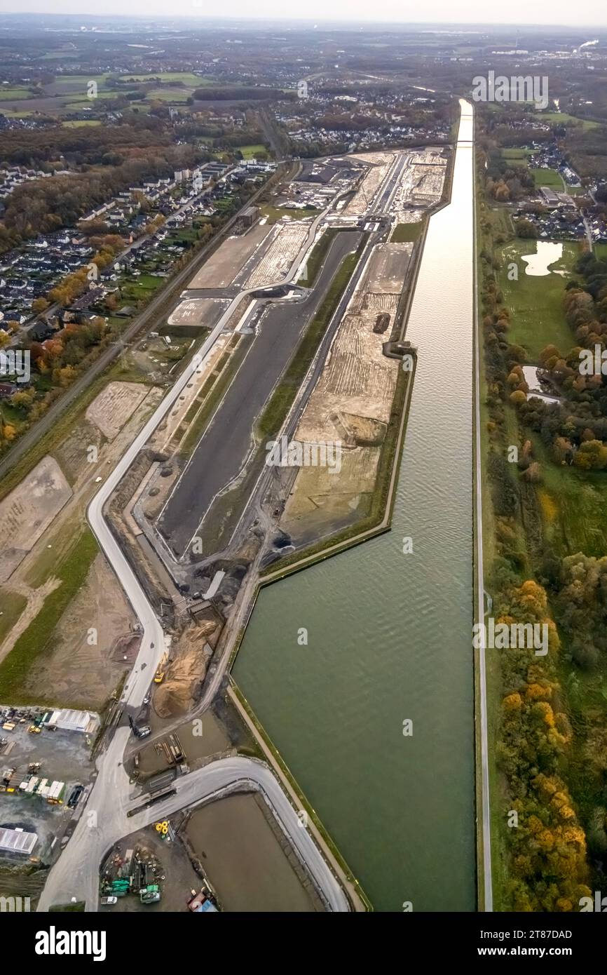 Luftbild, Wasserstadt Aden, am Datteln-Hamm-Kanal, Baugebiet für geplantes Stadtquartier auf dem Gelände der ehemaligen Zeche Haus Aden, Oberaden, Bergkamen, Ruhrgebiet, Nordrhein-Westfalen, Deutschland ACHTUNGxMINDESTHONORARx60xEURO *** Vista aerea, Wasserstadt Aden, sul canale di Datteln Hamm, zona di costruzione del quartiere urbano previsto sul sito dell'ex miniera Haus Aden, Oberaden, Bergkamen, regione della Ruhr, Renania settentrionale-Vestfalia, Germania ATTENTIONxMINDESTHONORARx60xEURO credito: Imago/Alamy Live News Foto Stock