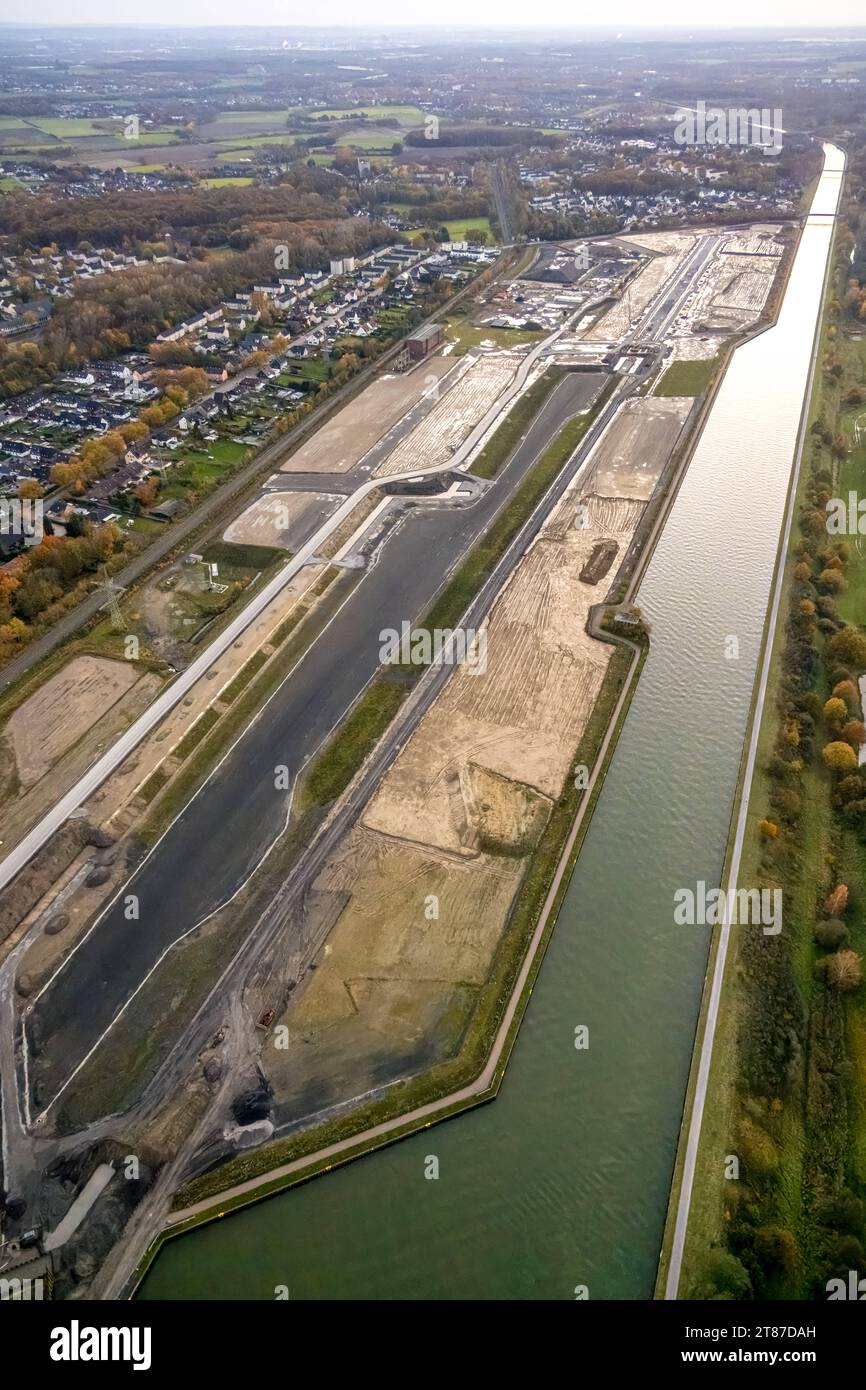Luftbild, Wasserstadt Aden, am Datteln-Hamm-Kanal, Baugebiet für geplantes Stadtquartier auf dem Gelände der ehemaligen Zeche Haus Aden, Oberaden, Bergkamen, Ruhrgebiet, Nordrhein-Westfalen, Deutschland ACHTUNGxMINDESTHONORARx60xEURO *** Vista aerea, Wasserstadt Aden, sul canale di Datteln Hamm, zona di costruzione del quartiere urbano previsto sul sito dell'ex miniera Haus Aden, Oberaden, Bergkamen, regione della Ruhr, Renania settentrionale-Vestfalia, Germania ATTENTIONxMINDESTHONORARx60xEURO credito: Imago/Alamy Live News Foto Stock