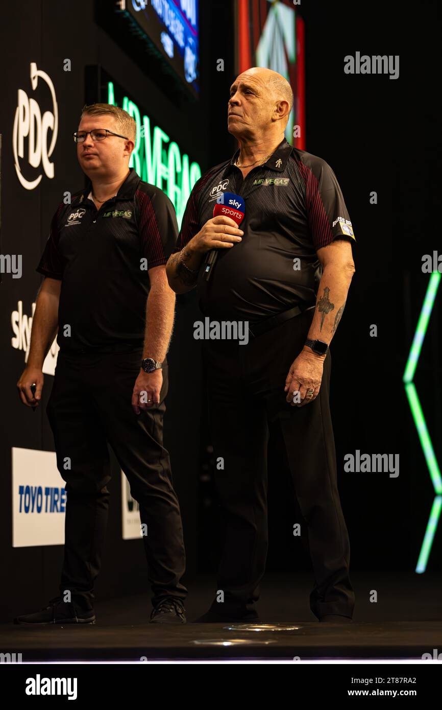 WV Active, Aldersley, Wolverhampton, Regno Unito. 18 novembre 2023. 2023 PDC Grand Slam of Darts, Day 8; Credit: Action Plus Sports/Alamy Live News Foto Stock