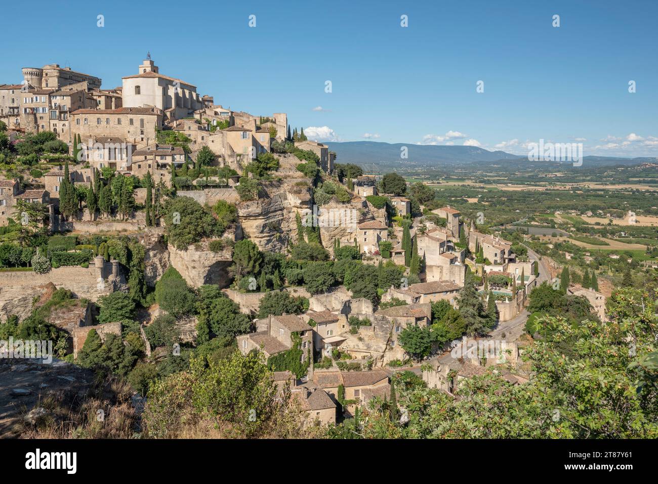 Vista panoramica della piccola città di Gordes in Francia costruita su una collina Foto Stock