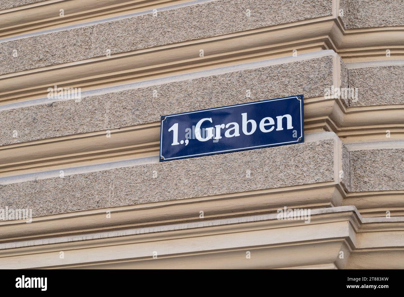 Vienna, Austria, 29 settembre 2023. Cartello Graben sull'edificio vecchio della città vecchia di vienna (primo quartiere) Foto Stock