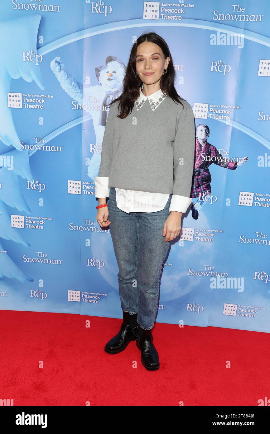 Londra, Regno Unito. 18 novembre 2023. Anna Brewster partecipa all'inaugurazione VIP di Snowman al Peacock Theatre di Londra. L'iconico spettacolo per famiglie The Snowman torna al Peacock Theatre per la sua 26a messa in scena nella casa di intrattenimento del Sadler's Wells nel West End da sabato 18 novembre a sabato 30 dicembre. Il magico adattamento scenico di Birmingham Rep dell'amatissimo libro illustrato di Raymond Briggs CBE e del film d'animazione diretto da Dianne Jackson continua ad incantare il pubblico di tutte le età. Crediti: John Davies/Alamy Live News Foto Stock