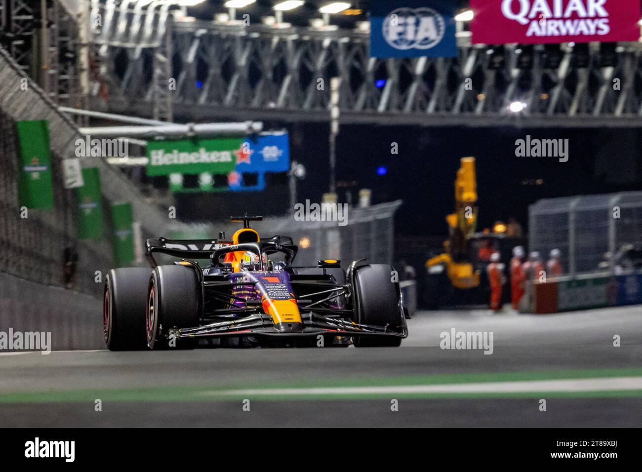 Las Vegas, Nevada - 18 novembre 2023: Max Verstappen, pilota dell'auto di F1 Oracle Red Bull Racing n. 1, gareggia nel Gran Premio di Las Vegas d'argento Heineken sul Las Vegas Strip Circuit. Crediti: Nick Paruch / Alamy Live News Foto Stock