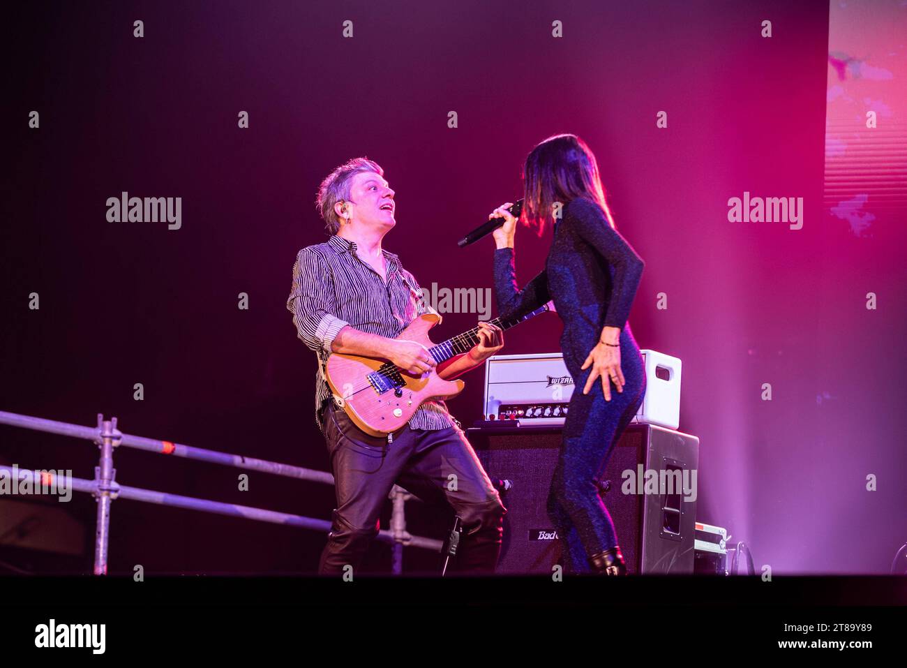 Concerto di musica per cantante italiana - Giorgia - Blu Live Palasport Giorgia Todrani e Andrea Rigonat Mantova PalaUnical Italia Copyright: XMirkoxFava/TSCKx/xLiveMediax LPM 1134270 credito: Imago/Alamy Live News Foto Stock