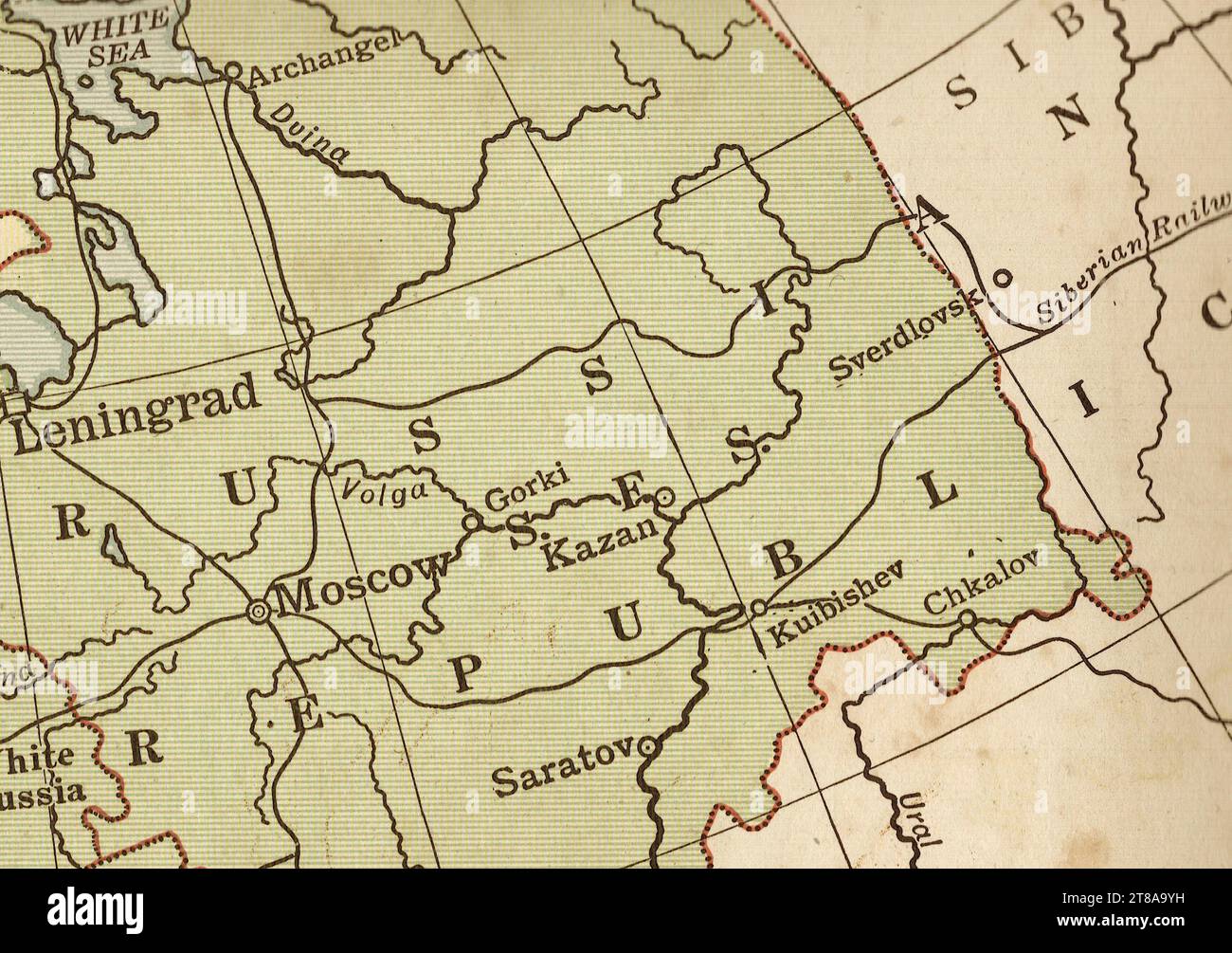 Un'antica mappa a colori di seppia politica che mostra Mosca e la Russia. Foto Stock