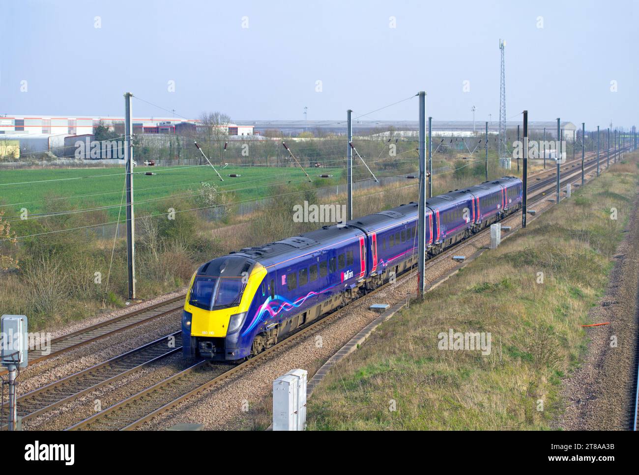 Un treno Hull classe 180 diesel multiunità numero 180110 si dirige a nord a Marholm il 27 marzo 2017. Foto Stock