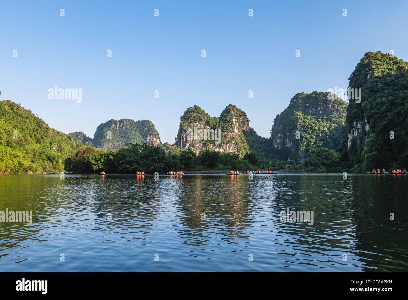 Scenario di Trang An Scenic Landscape Complex a Ninh Bing, Vietnam Foto Stock
