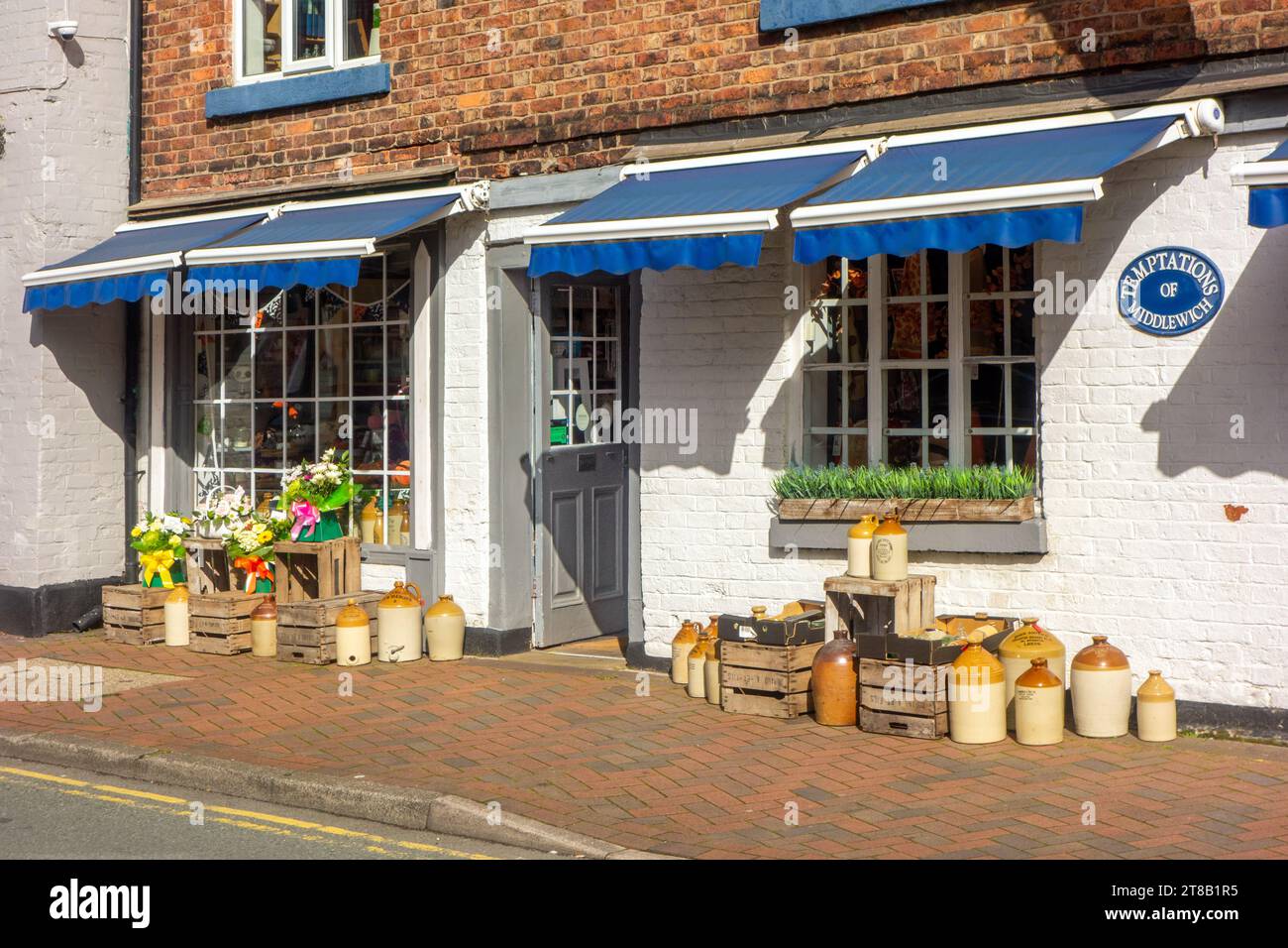 Piccolo negozio indipendente Temptation's a Wheelock Street, nella città del Cheshire, Middlewich, Inghilterra Foto Stock