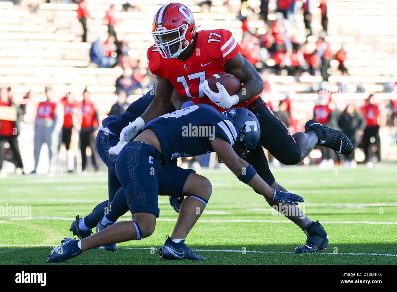 Ithaca, NY, USA. 18 novembre 2023. Il tight end Cornell Big Red Manny Adebi (17) corre con la palla dopo una presa mentre il defensive back dei Columbia Lions Jayden Marshall (davanti) si difende durante il secondo tempo sabato 18 novembre 2023 allo Schoellkopf Field di Ithaca, New York. Columbia ha vinto 29-14. Rich Barnes/CSM/Alamy Live News Foto Stock