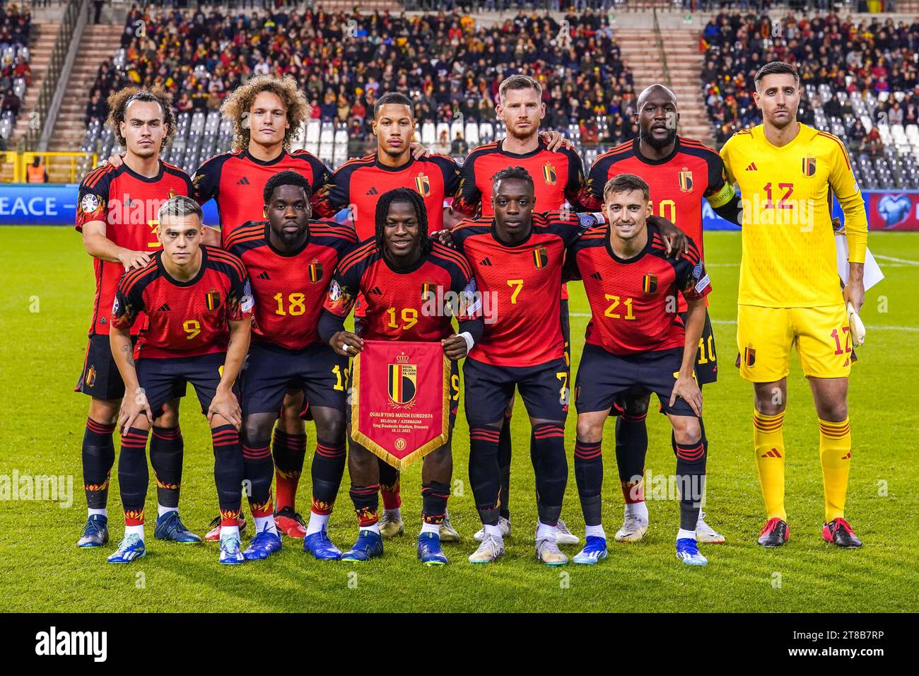 BRUXELLES, BELGIO - 19 NOVEMBRE: Foto della squadra del Belgio, (seconda fila L-R) Arthur Theate del Belgio, Wout Faes del Belgio, Aster Vranckx del Belgio, Jan Vertonghen del Belgio, Romelu Lukaku del Belgio, portiere Koen Casteels del Belgio (prima fila L-R) Leandro Trossard del Belgio, Orel Mangala del Belgio, Johan Bakayoko del Belgio, Jeremy Doku del Belgio, Timothy Castagne del Belgio durante il girone F - UEFA EURO 2024 European Qualifiers match tra Belgio e Azerbaigian al King Baudouin Stadium il 19 novembre 2023 a Bruxelles, Belgio. (Foto di Joris Verwijst/Agenzia BSR) Foto Stock