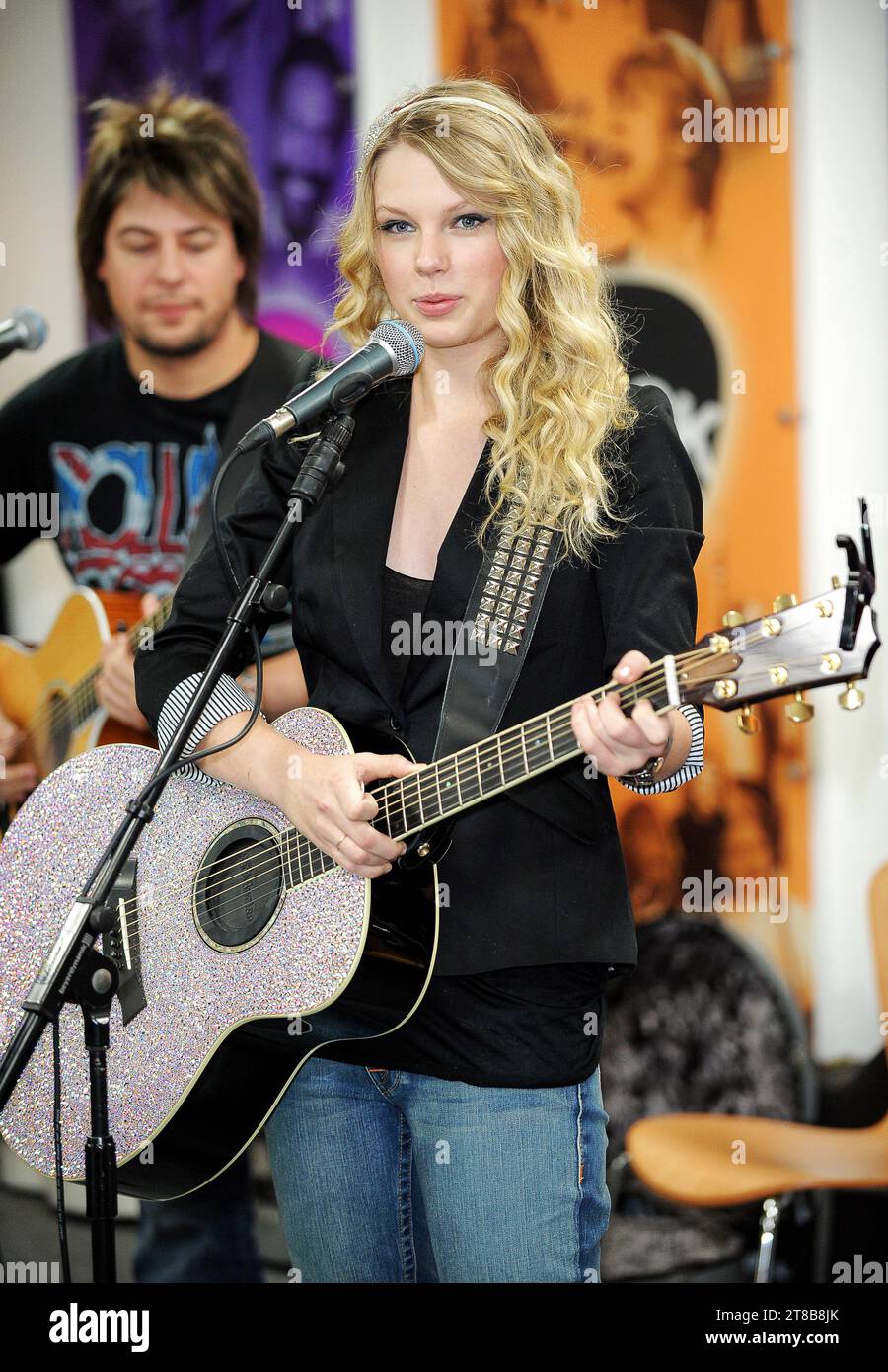 Taylor Swift, 19 anni, esegue un piccolo concerto acustico a Manchester, Regno Unito, 19 febbraio 2009. Foto Stock